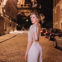 Inilah Gaya elegan Tessa saat di Paris. Tessa memang sering pulang-pergi ke Paris, bahkan bahasa pertamanya adalah bahasa Prancis. Foto: Instagram (@tessahiltonofficial)