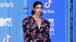 Dua Lipa Pamer Kaki Jenjangnya di MTV EMAs 2018