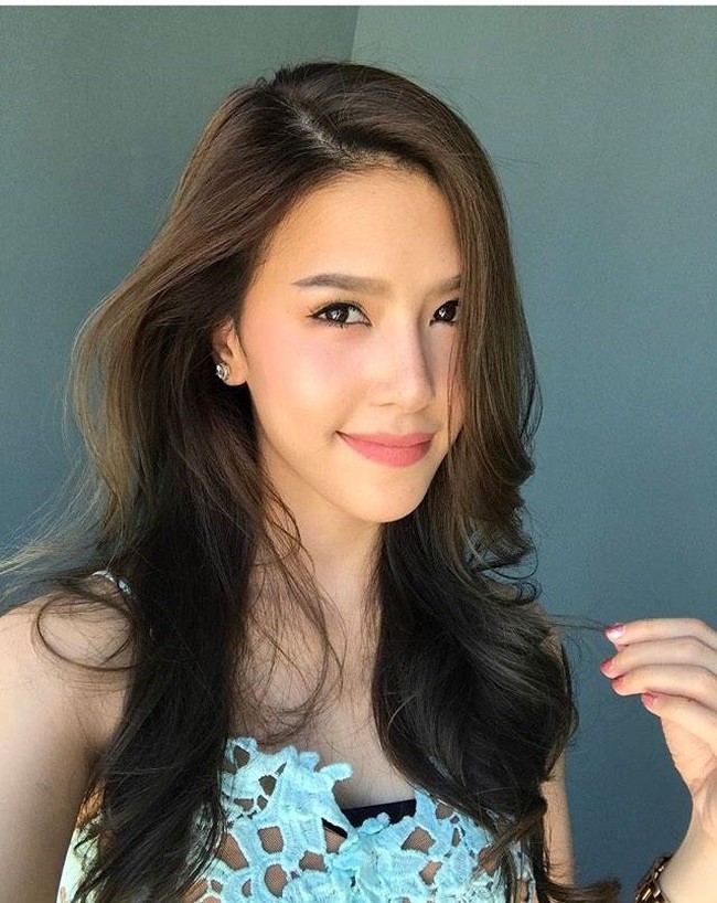 Gibbi merupakan pramugari yang bekerja di maskapai penerbangan Thai Lion Air. Foto: Instagram @gibby_p