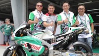 Nama bengkel yang tertempel di motor MotoGP itu adalah Nusantara Motor. Istimewa/Castrol.