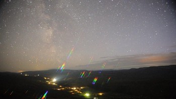 Sebuah desa di Norwegia menyimpan fenomena misterius bernama Cahaya Hessdalen yang muncul siang malam dan kerap dihubungkan dengan alien. Foto: Facebook/ Hessdalen Lights Phenomenon