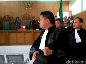 7 Kuasa Hukum Batal Berikan Pembelaan pada Uus Pembawa Bendera HTI