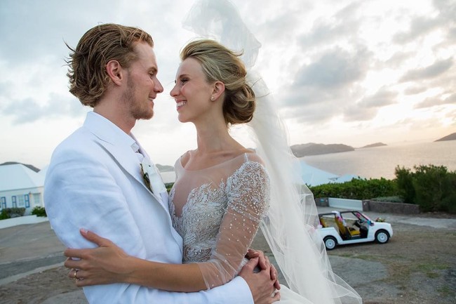 Ini Tessa Hilton, adik ipar Paris Hilton yang tak kalah hits. Tessa menikahi adik Paris Hilton, Barron Hilton pada Juni lalu.Foto: Instagram (@tessahiltonofficial)