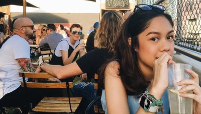 Si Cantik Athena Thalia, Selebgram yang Doyan Jajan