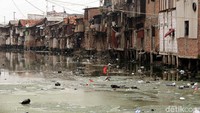 Karena terbukti banyak sampah beraneka rupa dikali tersebut. Mulai dari sampah rumah tangga seperti plastik makanan dan minuman, perabotan plastik yang sudah rusak, dan masih banyak lagi.