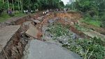 Banjir Sumbar, Jalan Sepanjang 75 Meter di Sijunjung Longsor