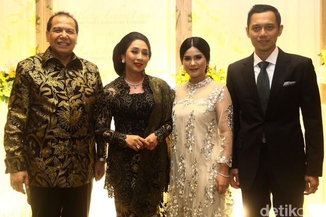 Perayaan ulang tahun istri Chairul Tanjung, Anita Ratnasari Tanjung dihadiri oleh pejabat hingga artis. Acara perayaan ini bersamaan dengan peluncuran buku kedua Anita berjudul Pesona Indonesia. Foto: Grandyos Zafna/detikphoto