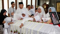 Jenazah Kasipidum Kejaksaan Negeri Pangkal Pinang Dodi Junaidi yang merupakan korban pesawat jatuh Lion Air dengan nomor registrasi PK-LQP diserahkan ke keluarga di Masjid Baitul Adli, Kompleks Kejaksaan Agung, Jakarta Selatan, Senin (5/11/2018).
