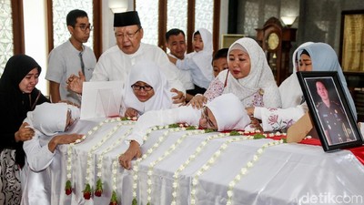 Tangis dan Haru Saat Jaksa Korban Lion Air Akan Dikebumikan