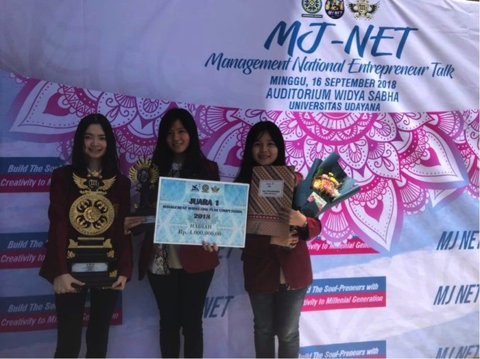 3 Mahasiswi UNTAR Jadi Juara Marketing Plan Competition di Bali