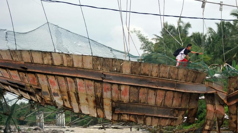 13 Kabupaten/Kota di Sumbar Kena Banjir, Kerugian Capai Rp 122 M 13 Kabupaten/Kota di Sumbar Kena Banjir, Kerugian Capai Rp 122 M