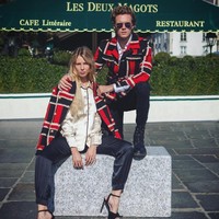 Di sejumlah kesempatan, ia kerap memamerkan fotonya dengan sang suami Barron Hilton. Inilah kekompakan mereka saat menggunakan jaket yang sama. Foto: Instagram (@tessahiltonofficial)