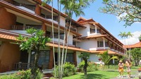 Salah satu sudut hotel yang bernuansa terakota khas Bali yang kental. Banyak juga tamu dari berbagai negara Eropa dan lalu dari benua lainnya (Fitraya/detikTravel)