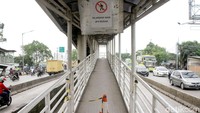 Kasudin Bina Marga Jakarta Barat Riswan Effendi pun mengungkapkan pembangunan JPO Jembatan Gantung akan dimulai pada awal November 2018. namun, hingga memasuki November ini belum ada tanda-tanda progres pembangunan.
