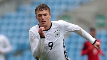 Jann-Fiete Arp, Hamburg. Di musim pertama Football Manager 2019, penyerang berusia 18 tahun ini mampu langsung bersaing ketat jadi top skorer. Aspek off the ball, finishing, dan anticipation menjadi yang menonjol. (Foto: Filipe Farinha/Getty Images)