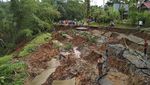 Banjir Sumbar, Jalan Sepanjang 75 Meter di Sijunjung Longsor