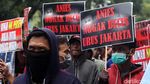 Massa Demo Anies di Depan Balai Kota DKI Jakarta