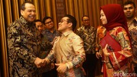 Politikus dan Ketum PKB Muhaimin Iskandar juga hadir beserta istri yang disambut hangat oleh Chairul Tanjung.