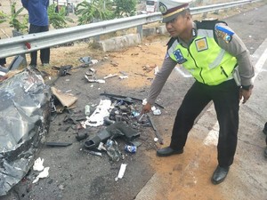 Lima Orang Tewas di Tol SuMo, Polisi: Diduga Sopir Ngantuk