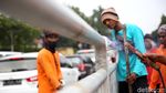 Pembatas Jalan Dibangun di Jalan HOS Cokroaminoto