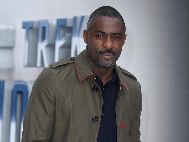 Aktor Inggris Idris Elba dinilai punya kharisma kuat dan selalu total berperan menjadi karakter apapun di semua film yang dibintanginya. Bahkan tahun ini ia disebut-sebut layak menjadi James Bond terbaru. Idris Elba juga dinobatkan sebagai Pria Terseksi 2018. Foto: Getty Images