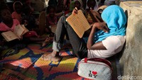 Madrasah darurat tersebut berada di kawasan Fass, Dakar, Senegal. REUTERS/Zohra Bensemra.