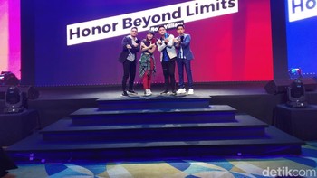 Honor resmi mengumumkan ponsel anyarnya, yaitu Honor 8X di Indonesia, dalam sebuah perhelatan meriah di Jakarta. Smartphone ini sebelumnya diperkenalkan di China pada bulan September lalu. Foto: Imron Rosyadi/detikinet