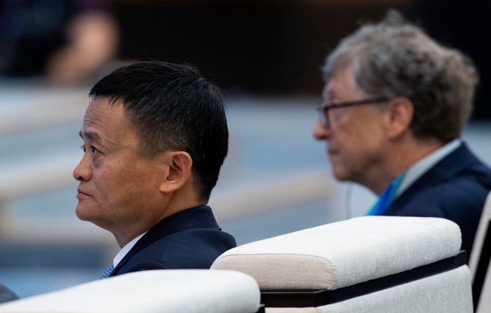 Jack Ma dan Bill Gates berjumpa di China International Import Expo (Foto: Reuters)