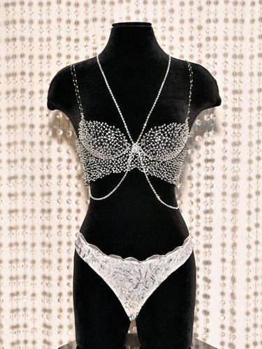 Victoria's Secret Ungkap Bra Rp 15 M Untuk Fashion Show Tahun Ini