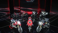 Ada pula motor yang benar-benar baru seperti Panigale V4 R, Diavel 1260/S, dan Hypermotard 950/SP. Juga terdapat tiga motor versi baru seperti Monster 821 stealth, Monster 25th Anniversary, dan Panigale V4 S Corse.