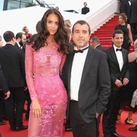 Ini Jade Foret, wanita cantik dan seksi yang menikahi konglomerat Prancis, Arnaud Lagardere pada 2012 silam. Pernikahan Jade sempat jadi kontroversi karena saat dia menikah dengan Arnaud, usianya masih 21 tahun. Sementara sang miliuner lebih tua 29 tahun darinya. Saat menikah usia Arnaud sekitar 50 tahun.  Foto: Getty Images