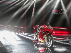 Ducati Panigale V4 vs BMW M3, Mana yang Tercepat?