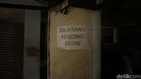 Tulisan himbauan agar tak kencing sembarangan pun sudah dipasang.