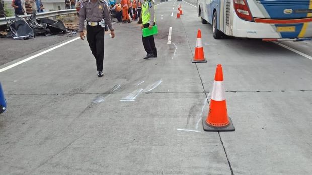 Polisi: MPV Kecelakaan di Tol SuMo Diduga karena Sopir Mengantuk
