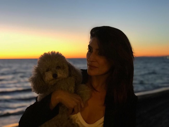  Mereka pun sering berada di sampul majalah gosip Italia ketika paparazzi melacak mereka melakukan perjalanan kapal ke pantai-pantai Venesia di pulau-pulau Mediterania. Foto: Instagram @elisaisoardi