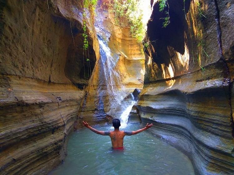 Potret Curug Love yang Bikin Betah Main Air
