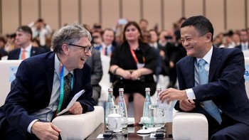 Banyak acara didatanginya di dalam maupun luar negeri. Ini saat bertemu dengan pendiri Alibaba, Jack Ma, di China. Foto: Getty Images
