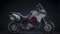 Motor model 2019 yang menarik lainnya adalah Multistrada 950 S. Motor petualang terkecil Ducati ini menerima upgrade besar-besaran. Ducati Multistrada 950 S terbaru ini memiliki teknologi mutakhir untuk meningkatkan keselamatan dan kenikmatan berkendara. Dari desain, Multistrada 950 mewarisi sisi sayap Multistrada 1260 yang menjadikan bagian depan lebih ramping. Selain itu, motor ini dibekali kontrol hidrolik dan ABS Cornering dari Bosch yang meningkatkan keselamatan aktif.