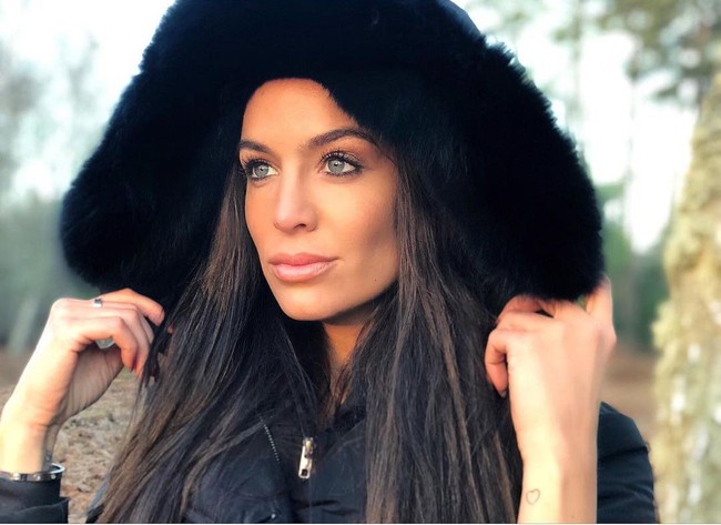 Sang suami, Arnaud Lagardere merupakan salah seorang orang terkaya di Prancis. Arnaud adalah bos media besar di Prancis. Hartanya mencapai US$ 2,4 miliar atau setara dengan Rp 35 triliun.  Foto: Instagram