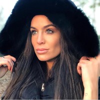 Sang suami, Arnaud Lagardere merupakan salah seorang orang terkaya di Prancis. Arnaud adalah bos media besar di Prancis. Hartanya mencapai US$ 2,4 miliar atau setara dengan Rp 35 triliun.  Foto: Instagram