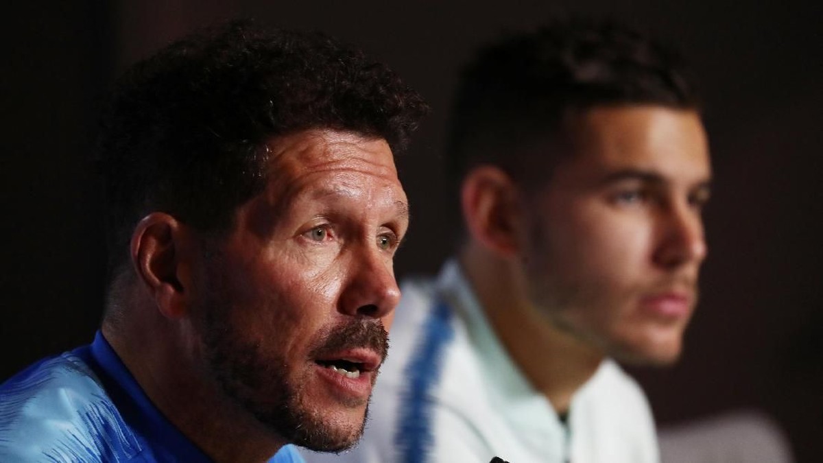 Diego Simeone di konferensi pers jelang pertandingan Atletico Madrid vs Borussia Dortmund dini hari nanti. (Foto: Sergio Perez/Reuters)