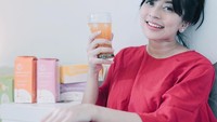 Sibuk mengurus anak dan syuting diakui Ayu cukup menguras energi. Ia mengandalkan asupan multivitamin untuk membuat tubuhnya tetap fit terjaga. Foto: instagram @ayuhastari