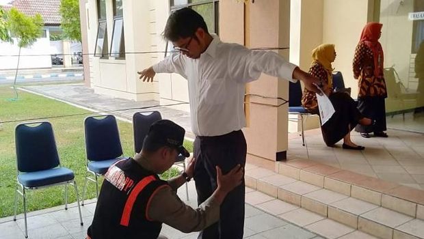 Menggelikan, Puluhan Peserta Tes CPNS di Madiun ketahuan Bawa Jimat