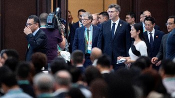 Kedatangan Bill Gates di event China International Import Expo yang berlangsung di kota Shanghai. Foto: Reuters