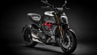 Motor baru lainnya adalah Diavel 1260. Kini, generasi kedua Diavel 1260 menawarkan garis besar yang lebih tegas dan performa yang lebih tinggi. Disebutkan, motor ini lebih menyenangkan untuk dikendarai di mana pun, juga tetap menawarkan kenyamanan untuk pengendara dan penumpang. Jiwa sport naked-nya dibuktikan dengan mesin Testastretta DVT 1262. Mesin itu mampu menyemburkan tenaga hingga 159 daya kuda pada 9.500 rpm dengan torsi maksimal 129 Nm pada 7.500 rpm.