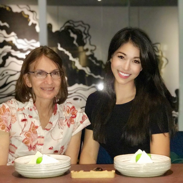Cantiknya Kerenina Sunny yang Kompak Makan Bareng Sang Ibu