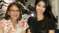 Wajah cantik Kerenina didapat dari perpaduan darah Amerika dan Bandung. Masih bersama sang ibu, Kerenina menyantap omakase dengan 9 menu. Nyamm! Foto: Instagram kerenina_sunny