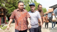 Sebenarnya ia ingin datang bersama sang istri, Sarwendah, namun semenjak hamil istrinya itu tak bisa bangun pagi. Pool/Noel/detikFoto.