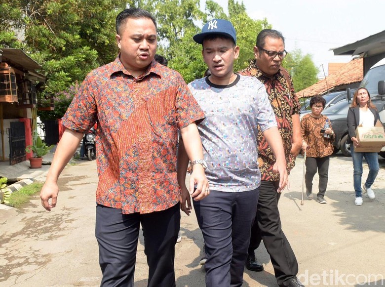 Roro Fitria Cerita ke Ruben Onsu Ingin Menikah Setelah Bebas Roro Fitria Cerita ke Ruben Onsu Ingin Menikah Setelah Bebas