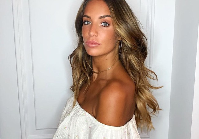 Jade mengaku tidak menduga akan menikah cepat saat kariernya sedang beranjak naik. Kepada Maxim, wanita yang kini berusia 28 tahun itu mengaku bahwa inilah takdirnya.  Foto: Instagram